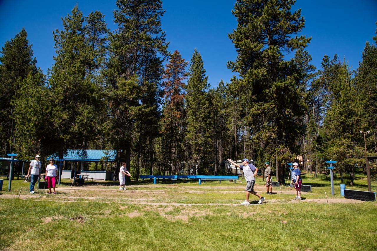 Bend-Sunriver Camping Resort Two-Bedroom Cabin 7 Екстер'єр фото